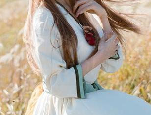看ElyEE子如何用泳衣资源教我们成为泳池女神！