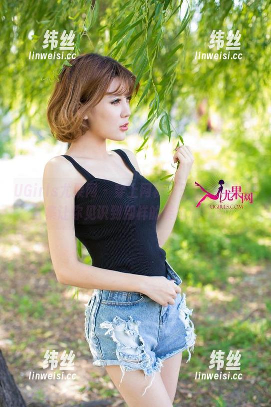 UGirls尤果网 - 穿上网袜，王幼贞的美图合集让你见识到别样的姿态和气息。