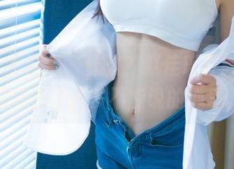 UGirls尤果网 – 什么？赵佳琪在教室，原图揭露了许多不能说的心思。