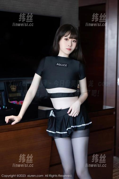 Xiuren秀人网 - 今日份美图，龙籹cool裸足登场，脚底按摩太养生了吧！
