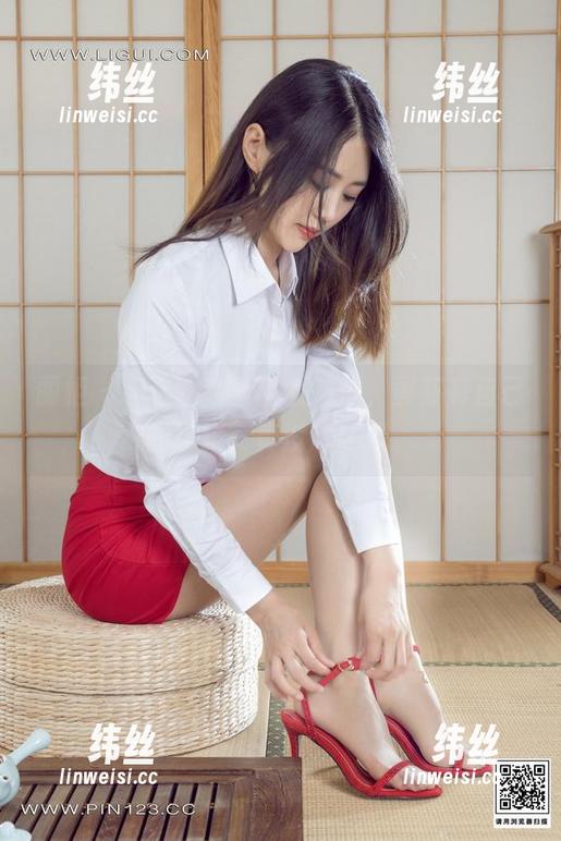 丽柜 - 精选图包里的女孩们，黄芬有自己的套路，真没想到啊。
