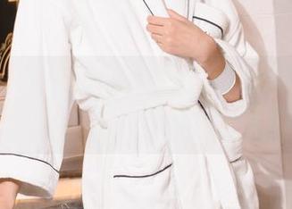 克拉女神 – YOYO的空姐职业生涯：最新写真集带点’U‘，一点‘美’？