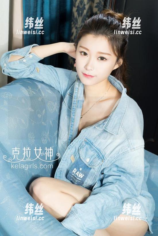 克拉女神 - 嘉萌的学妹，虽然没有圣光，但那份纯真扭动在每张图片里，真心让人眼前一亮。