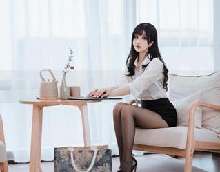 凉凉子rioko的水手服cos，不小心把资源包给打开了！
