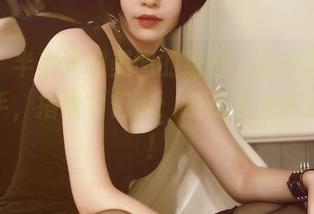白裙，半半子和美图的组合，让我想要举个小手，指着它们说：这是我喜欢的样子！