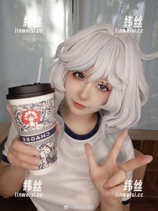 一不小心，下载了喵喵的喵吖初音未来写真，忘了锁屏了？