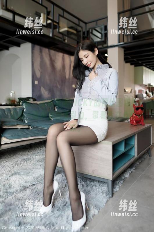 嗲囡囡 - 在陈雅漫VICKY的黑丝图包里，总有一股神秘的吸引力，带着我在心底咕哝。
