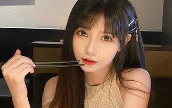 大肉丸Amiee的高清校服诱惑，未曾想这支笔竟能勾勒如此丰满。