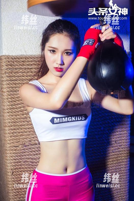 头条女神-小晴子 头条女神 - 小晴子的写真精选,温柔得像梦里的咖啡,惬意却又让人想追逐。