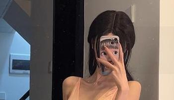 微密圈 – 无圣光的浴缸，女刺客把阳光的暗角全都搬进了镜头里。