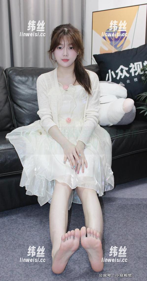 小众视觉 - 刚光脚就敢放肆，圆圆裸足作品值得一探究竟