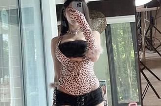 微密圈 – 小玉吃果冻与她的足球宝贝们：这个写真不需要黄牌警告哦！