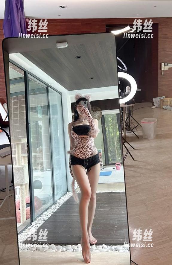 微密圈 - 小玉吃果冻与她的足球宝贝们：这个写真不需要黄牌警告哦！