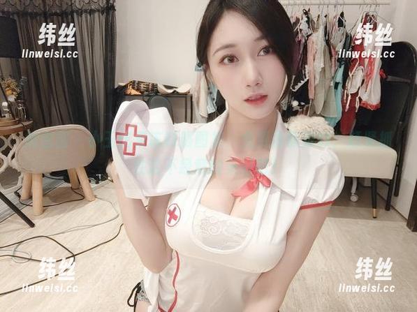 微密圈 - 小玉吃果冻制服图集，免费份额限制，赶紧抓住这不经意的美好吧！