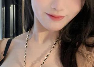 微密圈 – 拜托，小玉吃果冻的秘书无圣光图集，不仅好看，还让你明白职场有趣的一面！