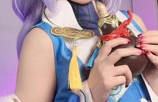 小瑶幺幺再添新作：知更鸟自拍版，谁说鸟儿只能在枝头唱歌？