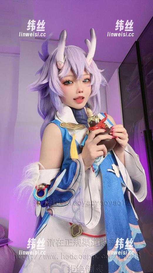 小瑶幺幺再添新作：知更鸟自拍版，谁说鸟儿只能在枝头唱歌？