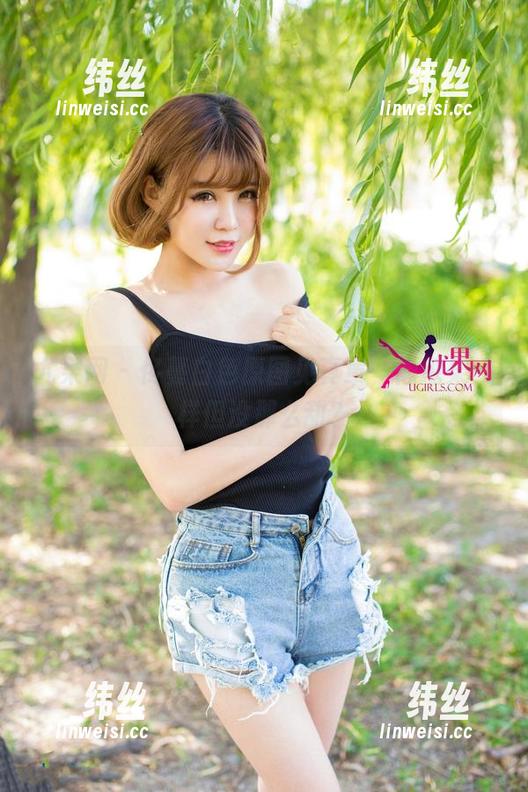 尤果网 - 佟蔓白色原图见真章，像糖果一样但没那么甜？