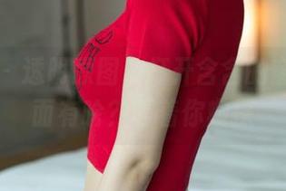 尤果网 – 透明原图，打开含含的窗户，里面有啥？等着你窥探