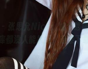 尤蜜荟 – 张思允Nice：加个眼镜，搞得图库都没人能抗拒，赶紧下载！