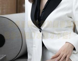尤蜜荟 – 免费看黄歆苑的眼镜写真，告诉我你没流口水我才不信！