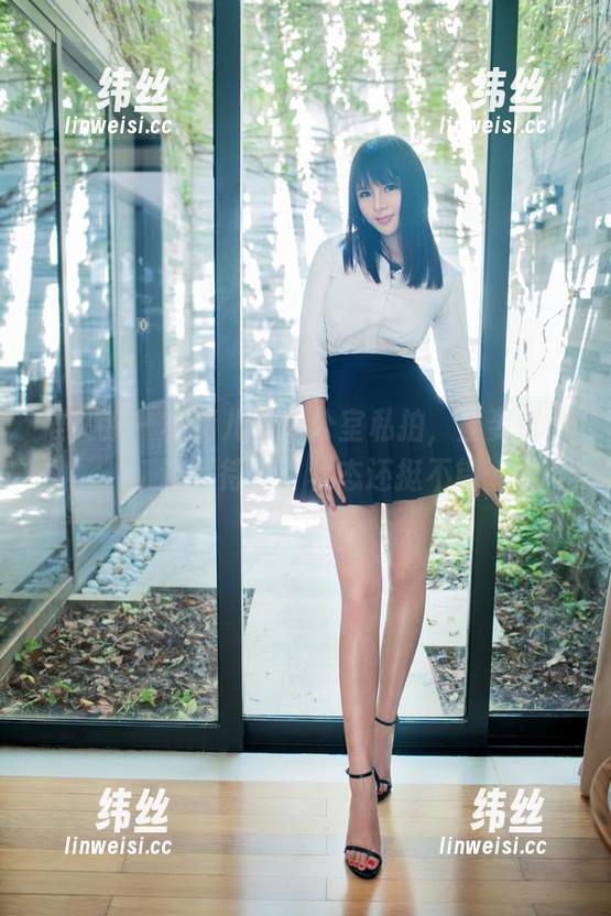 推女郎 - 林清儿的办公室私拍，坐姿优雅，这‘待业’状态还挺不错