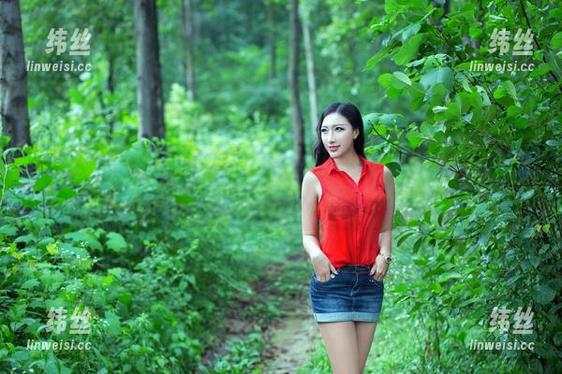 推女郎 - 赵纹清的私拍运动风，原图里隐藏的细节让我焦点转移，好神奇哦！