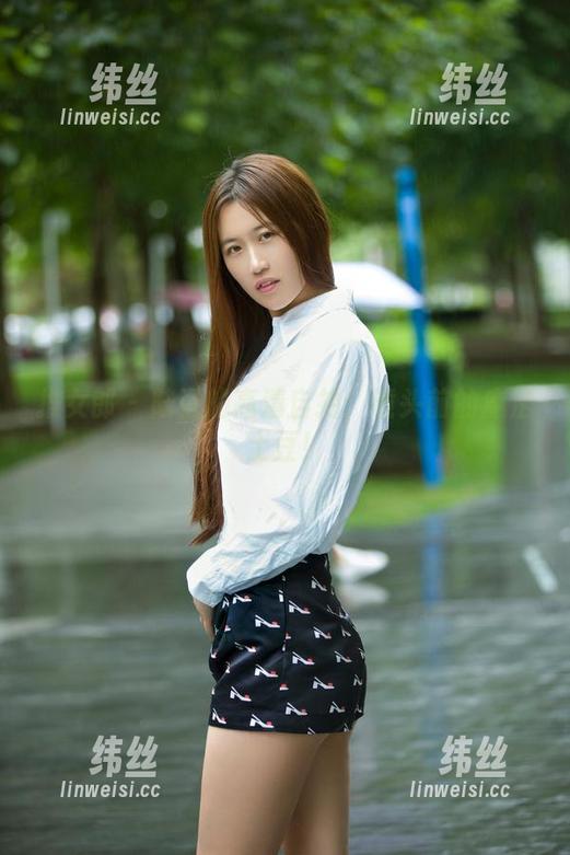 推女郎 - 陆瓷的高清自拍：镜头前的魔法土豆！