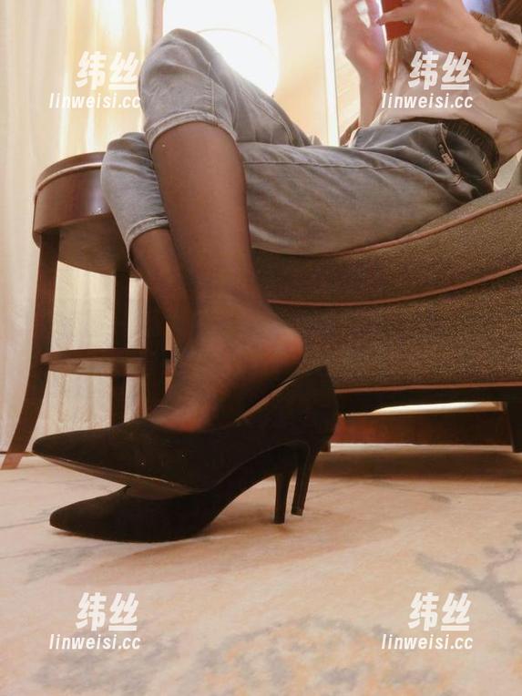 微密圈 - 杨大乐乐很靠谱带你赏白丝：全套图包，调皮又性感！