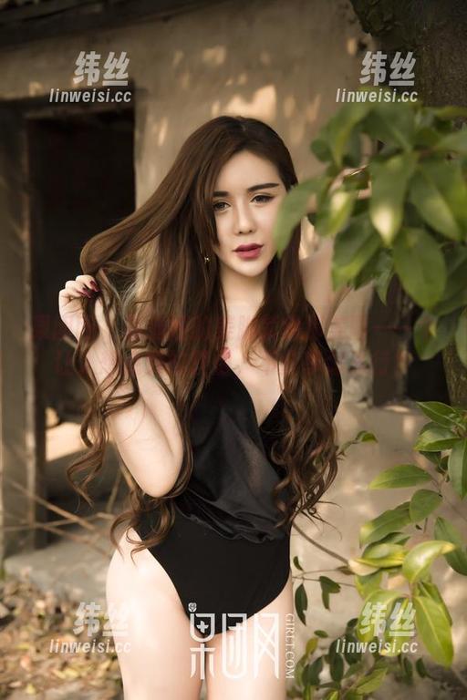 果团网 - 陈迪娅的美脚就像那美图—一个让人想点赞的理由，不分享怎么行？