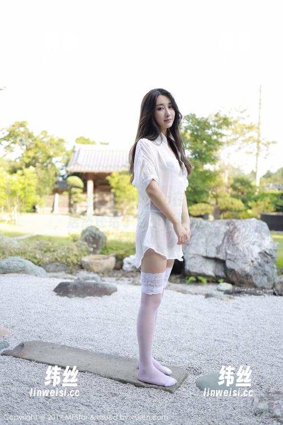模范学院 - 伊小七MoMo在线晒户外美照，居然还给了自家信号覆盖？