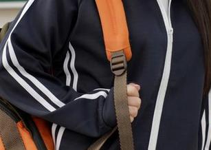 模范学院 – 教室里的不老实片段——唐琪儿il的化身和分享！