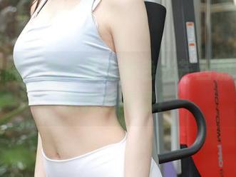 模范学院 – 方子萱的粉色光芒四射，原图比我还抢眼！