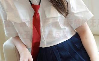 模范学院 – 原图隐藏着顾乔楠的无声命令，女王的威严尽显无遗。
