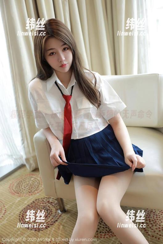 模范学院 - 原图隐藏着顾乔楠的无声命令，女王的威严尽显无遗。