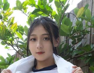 浅安安体操服合集：似乎每一个动作都在说“看我”。