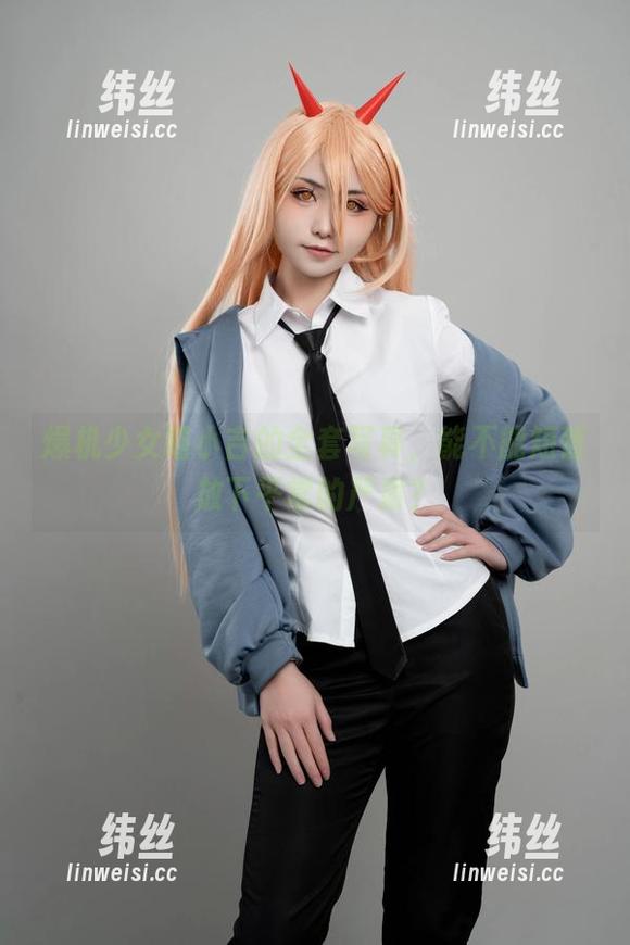 爆机少女喵小吉的全套写真，能不能短暂放下平常的严肃？