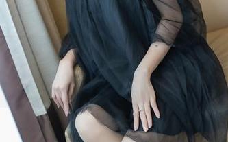 爱蜜社 – 带着萌白酱的裤里丝，免费图包的内容难以捉摸，反正总想一探究竟！