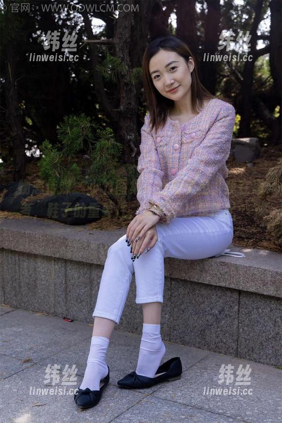 物恋传媒-小竹 物恋传媒 - 小竹图集:看着美足,我在思考,鞋子的重要性,居然不止是搭配……?