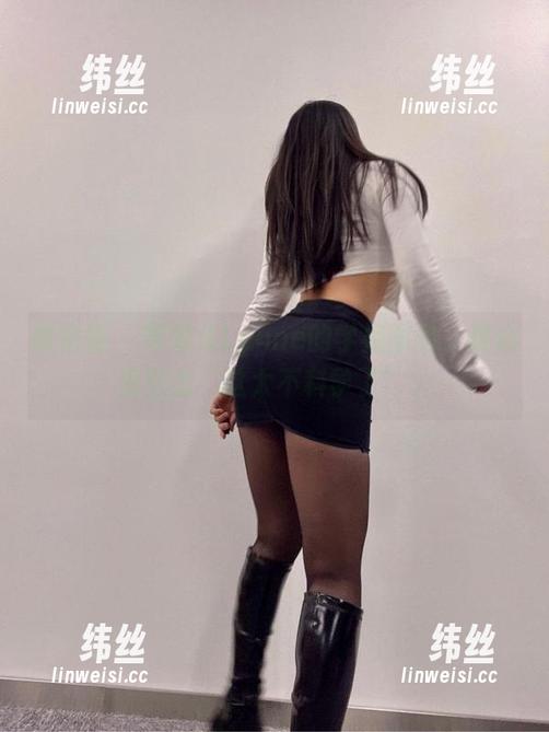 微密圈 - 禅雨儿Lynne的学姐图包，我心里默念“这太不科学了”。