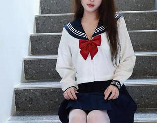 秀人网 – 一起分享Candy糖糖的泳池图包，水域尽在掌握中