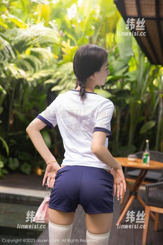 秀人网 - 秘书也疯狂！Cherry绯月樱的写真合集，从此职场不再无聊！