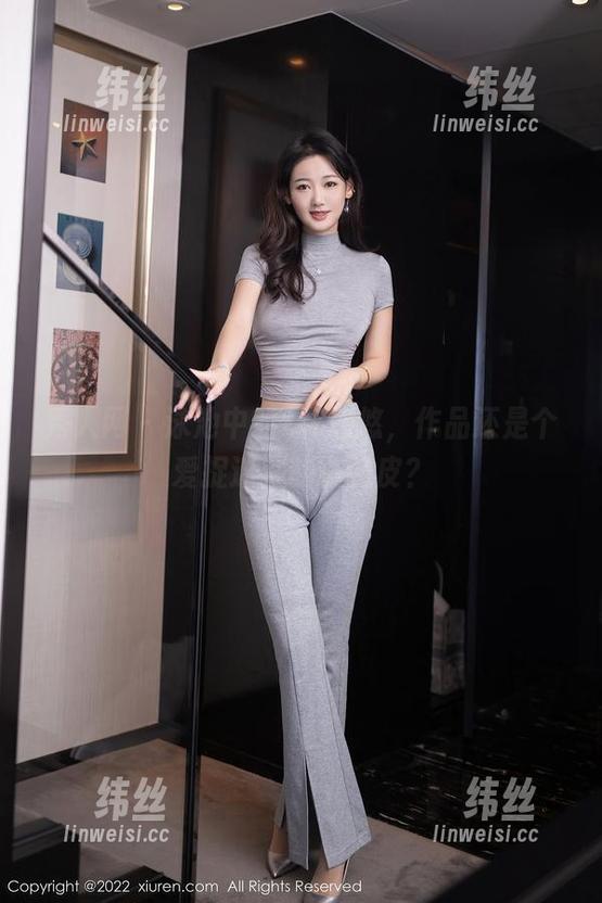 秀人网 - 泳池中的z杯悠悠，作品还是个爱捉迷藏的小调皮？