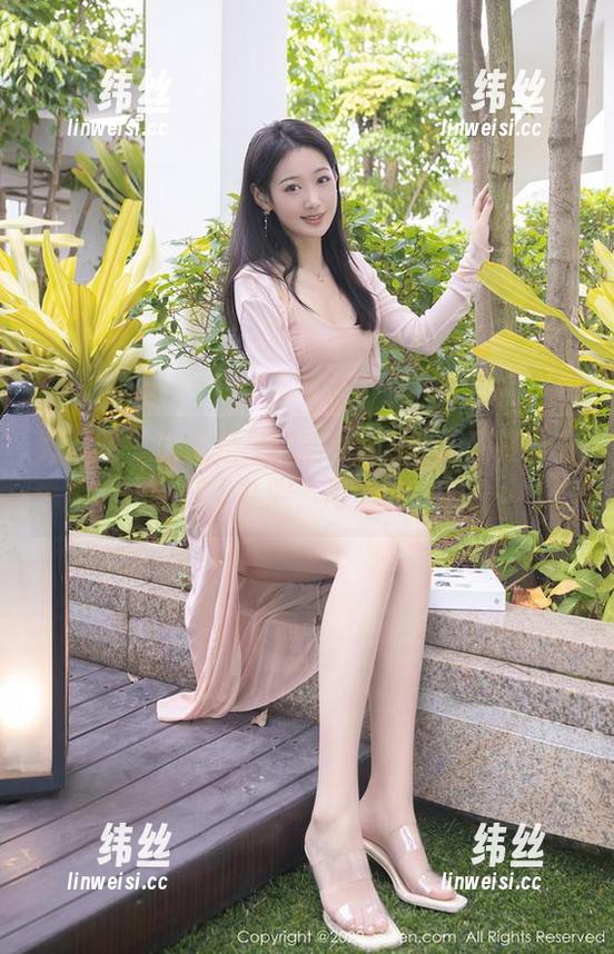 秀人网 - 这才是一颗甜蛋黄a的正确打开方式：穿上礼服，写真收入里！