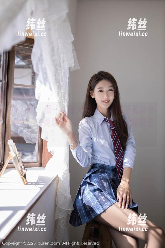 秀人网 - 恩一泳衣大作战：在美图更新中寻求“完美夏天”的你，别忘了穿好救生衣哦！
