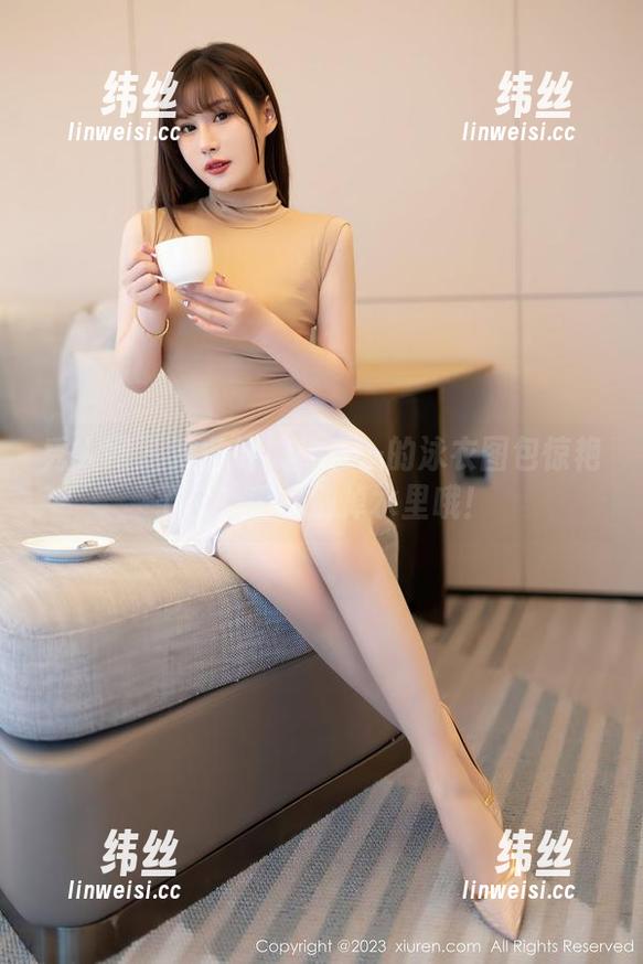 秀人网 - 准备好被林乐一的泳衣图包惊艳了没？手机别掉水里哦！