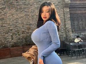 微密圈 – 紫色哒豚豚在红色海洋中游泳，资源快来看她溺水了没！