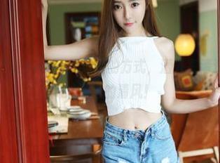 美媛馆 – 随芝芝Booty用透明的方式，潜入高清资源的海洋，泳池边的清风！