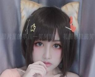 无圣光，图片里的芊川一笑MNK，礼服也能搞笑得飞起！