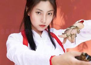 蜜桃社 – 合集里的结衣，眼镜会不会成为你的新偶像游乐场？
